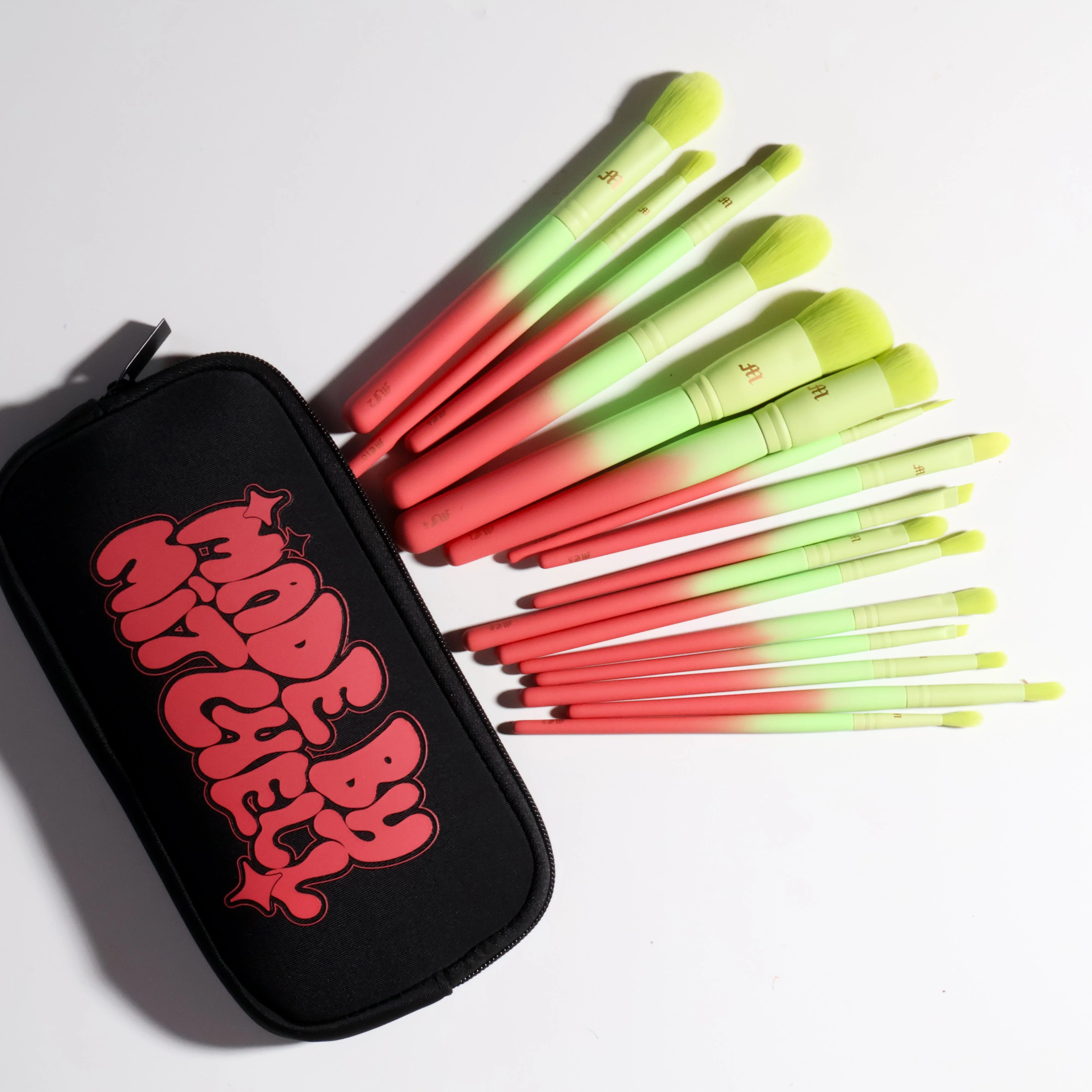 16 Piece Ombre Makeup Brush Set & Brush Pouch - Image 8